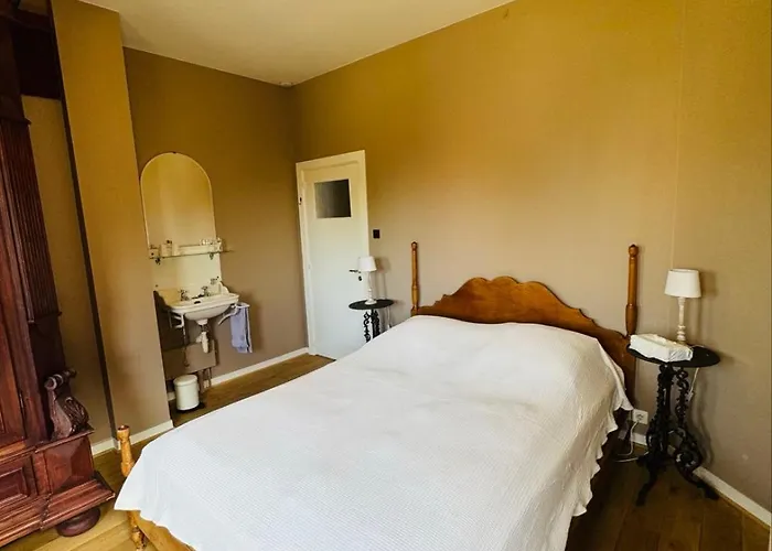 Ruime Slaapkamers Met Badkamers In Belle Epoquevilla- Concessiewijk * De Haan