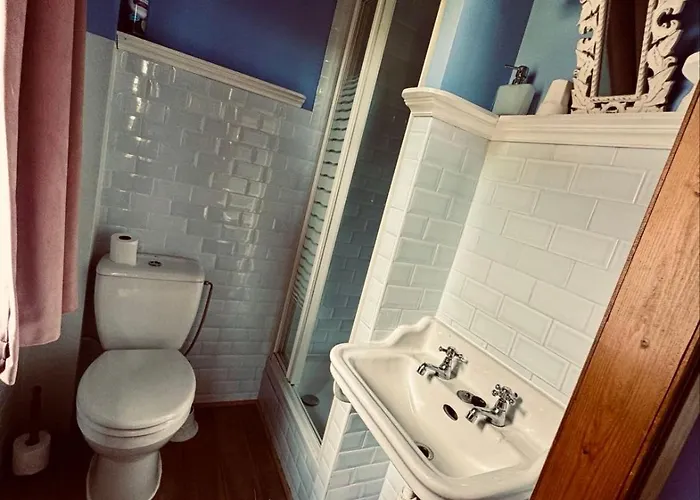 Ruime Slaapkamers Met Badkamers In Belle Epoquevilla- Concessiewijk * De Haan